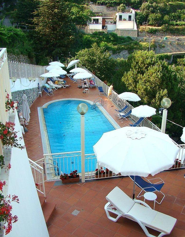 Hotel Zi'Ntonio Скала Екстериор снимка